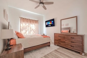 3 bedrooms, iron/ironing board, WiFi, bed sheets - Cozy 3BR 2.5BA Tempe Retreat with Private Patio_Master Suite Balcony Near ASU (Tempe)