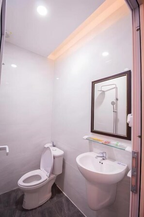 Bathroom - 1991 Hotel Phan Thiet (Phu Thuy)