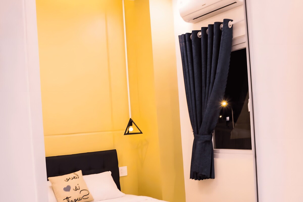 Kamar, 1 Tempat Tidur Queen | Tirai kedap cahaya, setrika/meja setrika, dan Wi-Fi gratis