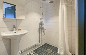 Shower - Stunning home in öxabäck with WiFi (Öxabäck)