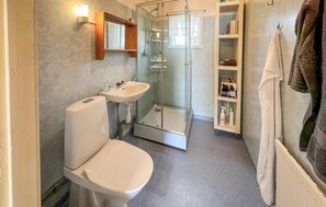 Shower - Amazing home in Herräng with WiFi (Herräng)
