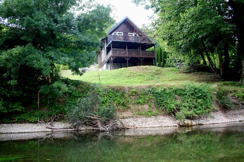 Lovely 2-bedroom cabin in Kulen Vakuf perfect for a getaway