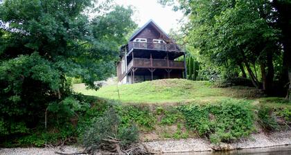 Lovely 2-bedroom cabin in Kulen Vakuf perfect for a getaway