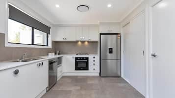 Apartment, 2 Bedrooms, Non Smoking (2 Queen Beds, 31 The Ringers Road)