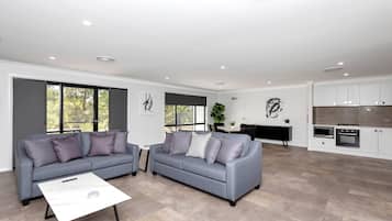 Apartment, 2 Bedrooms, Non Smoking (2 Queen Beds, 31 The Ringers Road)