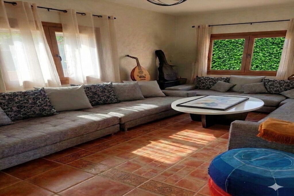 Smart TV, fireplace, DVD player, books