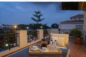 Terrace/patio - Villa Marinazur- Luxury-Private Pool & Design Rooftop (Saïdia)