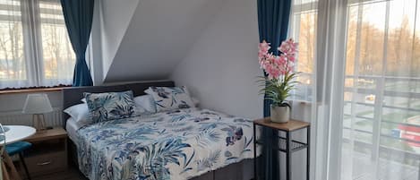 9 bedrooms, iron/ironing board, WiFi, bed sheets