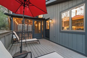 Terrace/patio - Screened Sunroom + Fireplace | Lake Naomi Club | Escape the City (Pocono Pines)