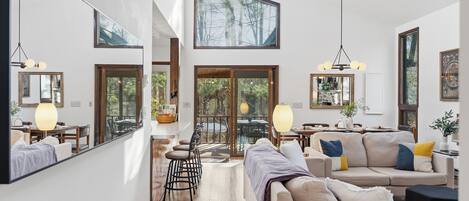 Smart TV y chimenea
