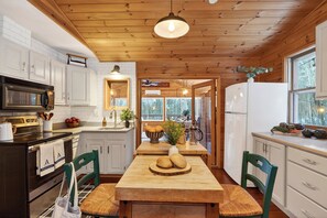 Fridge, microwave, oven, stovetop - Woodsy Retreat • Fireplace • Near Trails + Wineries | Foot Loose (Accord)