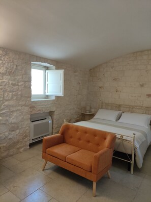Living area - Complex of trulli and lamie in Itria Valley - charm and relaxation by the pool (Puglia)
