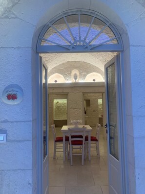 Dining - Complex of trulli and lamie in Itria Valley - charm and relaxation by the pool (Puglia)