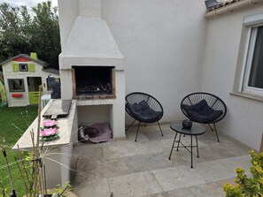 Terrace/patio - Villa with swimming pool, not overlooked, in quiet town center - sea 15 minutes away (Marignane)