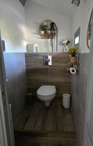 Shower, hair dryer, towels, soap - Villa with swimming pool, not overlooked, in quiet town center - sea 15 minutes away (Marignane)