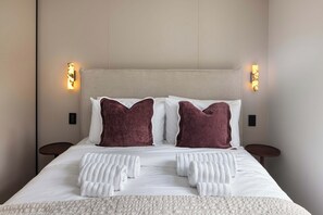 A neatly made bed with white linens, two pillows, and a folded white towel. - 3 Mins Walk to Westminster Abbey, Luxury Retreat (Greater London)