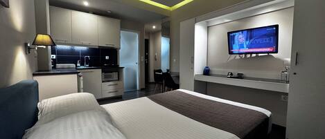 1 bedroom, in-room safe, iron/ironing board, free WiFi