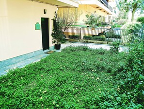 Property grounds - Marousi Residence With Garden (Marousi)