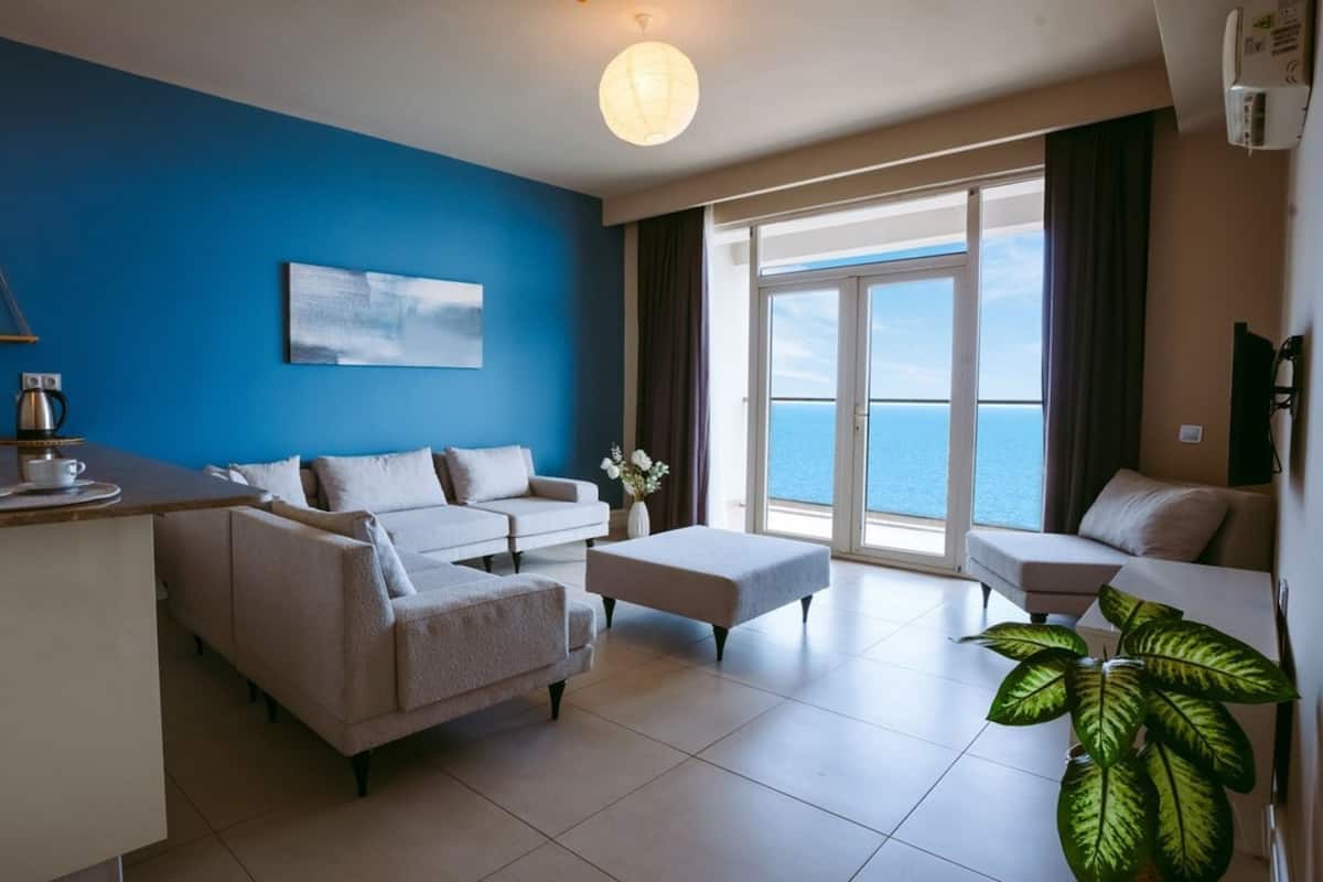 Junior Suite, Balcony, Sea View | Living area