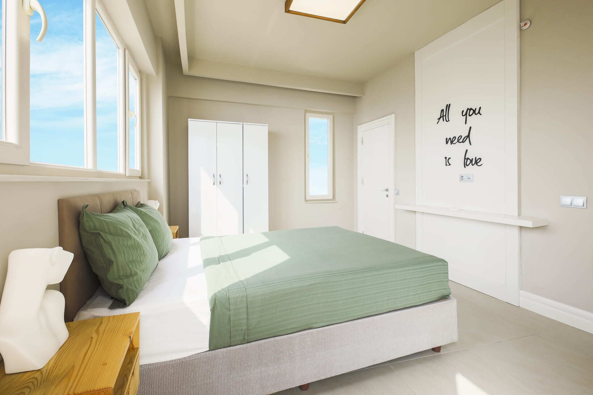 Premium bedding, desk, blackout drapes, free WiFi