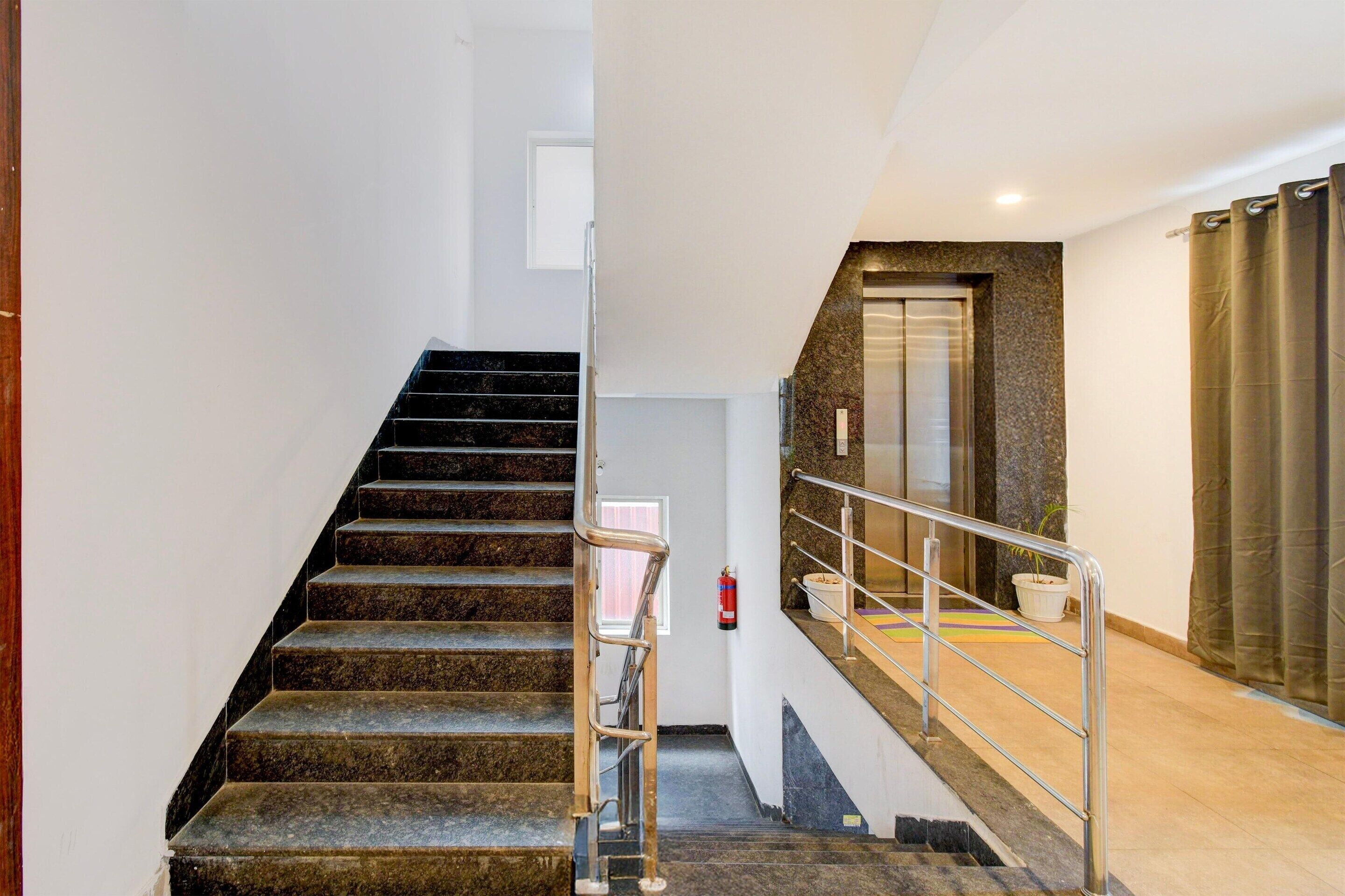 المنشأة من الداخل