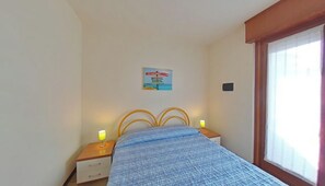 Apartment, 2 Bedrooms, Balcony - Prime Location Flat Steps From the sea (Lignano Sabbiadoro)