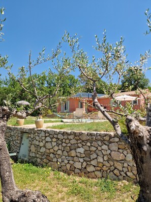 Property grounds - Villa Oliveraie - Olive Grove Experience (Villecroze)
