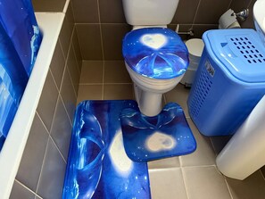 Bathroom - The Sun Whisper (Chlorakas)