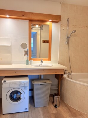 Apartment | Bathroom - Quiet Elegance Near Lake Annecy Giez (Faverges-Seythenex)