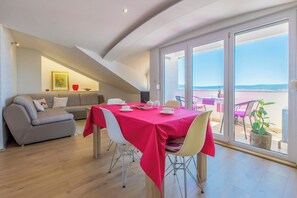 Dining - Vacation apartment for 4 people near the sea with sea view, balcony & parking space (Crikvenica)