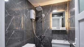 Habitación doble económica, vista a la ciudad | Baño