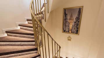 Habitación doble económica, vista a la ciudad | Interior