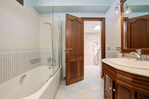 Shower, hair dryer, bidet, towels - Capavila by Rentallorca (Muro)
