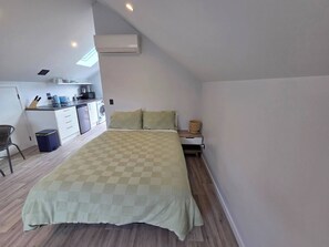 Studio, 1 Bedroom | 1 bedroom - Warm Near new Studio Flat (Jacks Point)