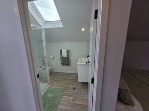 Studio, 1 Bedroom | Bathroom - Warm Near new Studio Flat (Jacks Point)