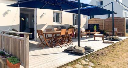Plouguerneau Coastal Retreat With Garden