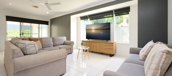 Family-friendly Home - Fully Fenced - Near CBD