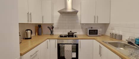 Chambre Double | Cuisine privée | Réfrigérateur dans l'espace commun, micro-ondes dans l'espace commun