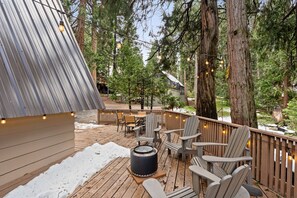 Outdoor dining - Spread out across three levels, this cozy A-frame offers space for everyone to unwind—from the open main living area to the upstairs lounge and playful loft. A great fit for families or small groups looking for comfort and a little fun. (Shaver Lake)
