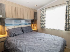 2 bedrooms, individually decorated, individually furnished - Caravan 117 (Great Yarmouth)