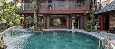 Kolam renang outdoor