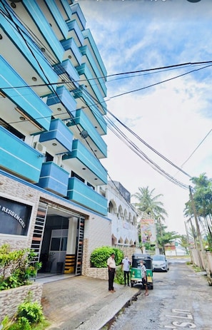 Exterior - Northpole luxury Rooms
3BR Self contained apartment, walk to beach &stay Relax (Dehiwala-Mount Lavinia)