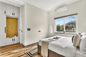 Room - ELIVAAS Kimadi House 4 BHK With Pool (Gajiyawala)