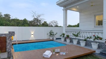 สระว่ายน้ำ