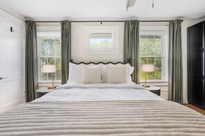2 bedrooms, iron/ironing board, travel cot, free WiFi - *NEW* Hot Tub | EZ Parking | 2BR by German Village (Columbus)