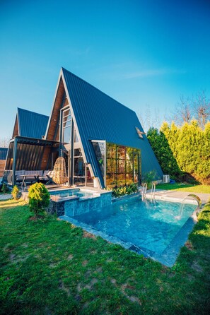 Bungalow Deluxe, alberca privada, vista a la montaña | Alberca | 5 albercas al aire libre 