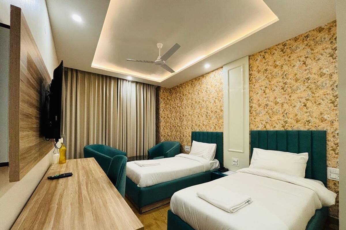 Super Deluxe Twin Bed Room