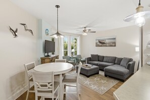 TV - One bedroom Condo in Pilot House at the Village (Miramar Beach)