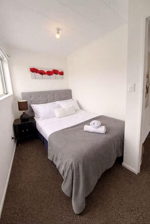 Room - Lake & Mountain Views, cozy 2BR Home (Queenstown)