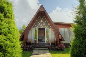 Exterior - Svargan Lakeside Glamping & Restaurant (Tabanan)